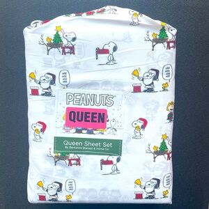 NWT Berkshire Christmas Peanuts Snoopy Queen Sheet Set 4PC